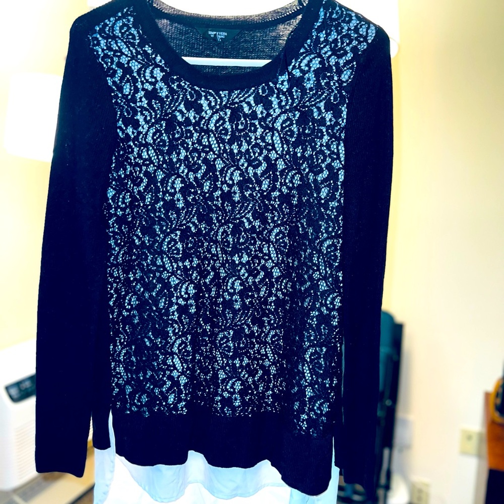 Womens Medium Simply Vera Wang “dressy” top